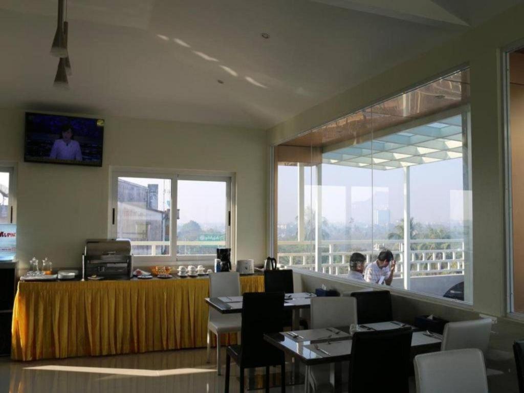 8Day Hotel Янгон Экстерьер фото