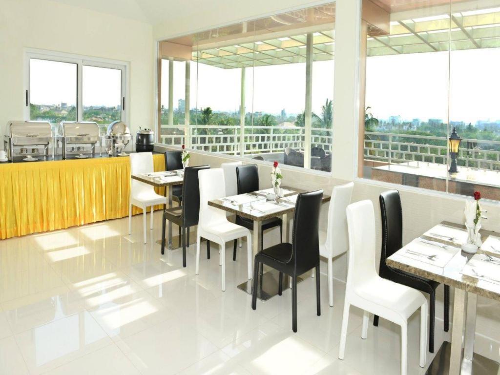 8Day Hotel Янгон Экстерьер фото