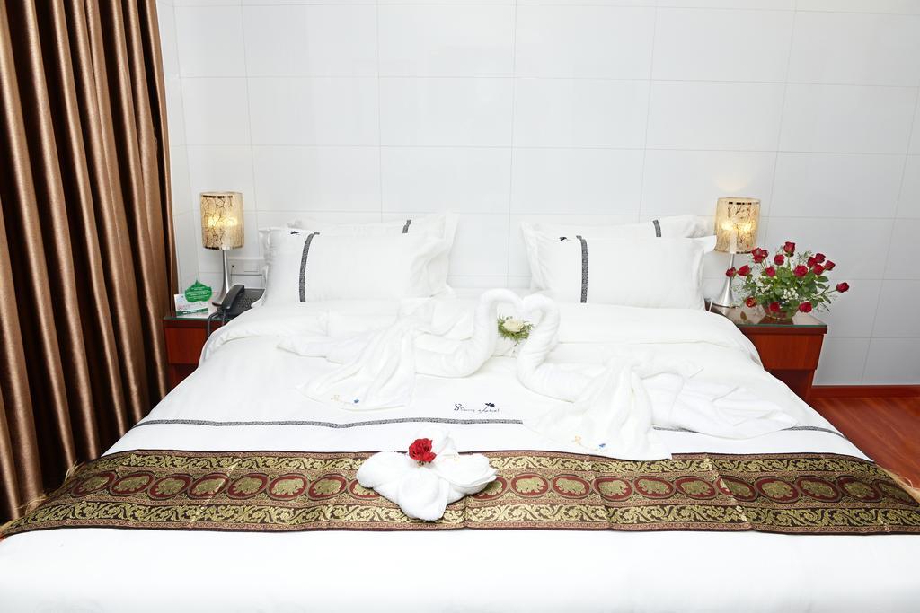 8Day Hotel Янгон Номер фото