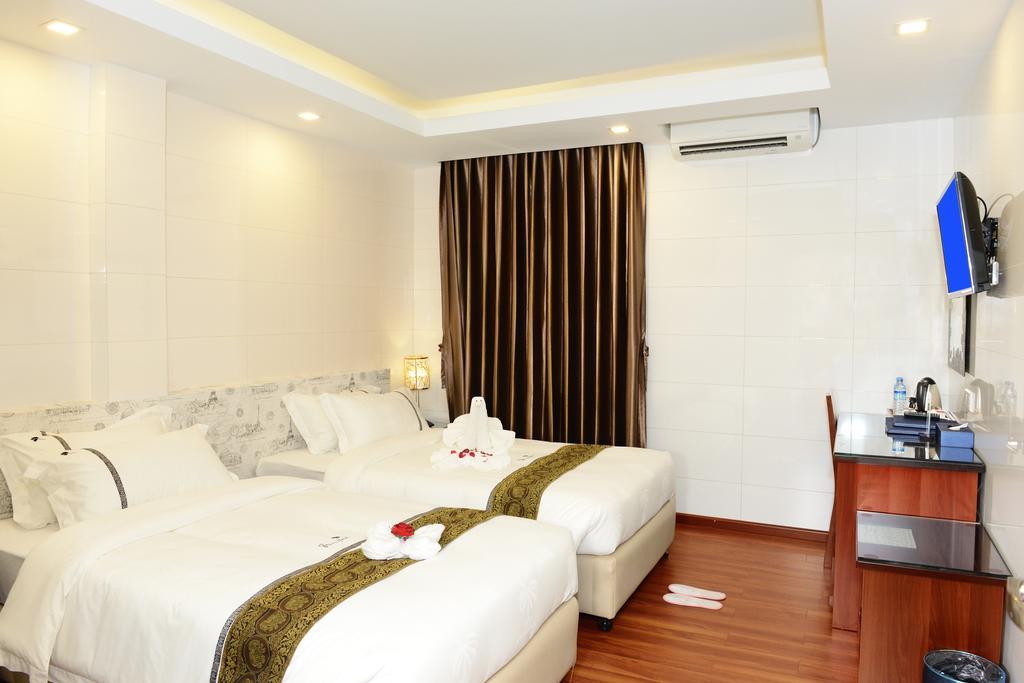 8Day Hotel Янгон Номер фото
