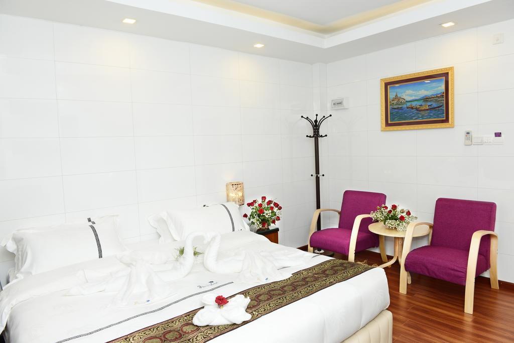 8Day Hotel Янгон Номер фото